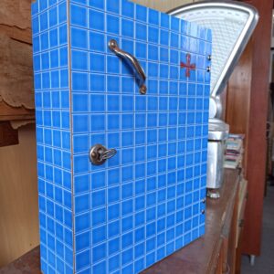 Ξύλινο κουτί πρώτων βοηθειών δεκαετίας του '90