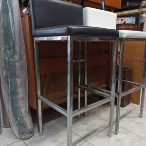 Σκαμπό μπαρ ψηλά