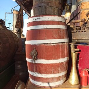 Βαμμένο ξύλινο βαρέλι κρασιού