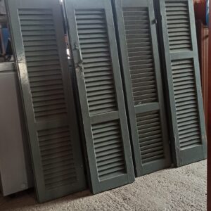 Alternative view of Παλιά Ξύλινα γκρι παντζούρια