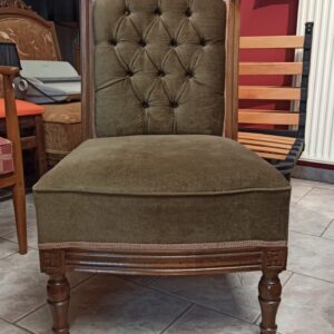 Πολυθρόνα κλασσική με σκάλισμα