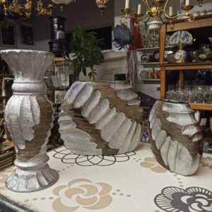 2 Βάζα και ένα κηροπήγιο-μοντέρνα