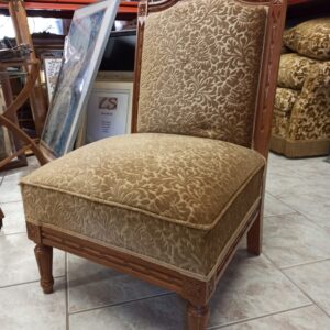 Ξύλινη σκαλιστή πολυθρόνα χωρίς μπράτσα