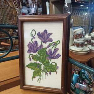 Alternative view of Κεντητό πινακάκι μοβ βιολέτες