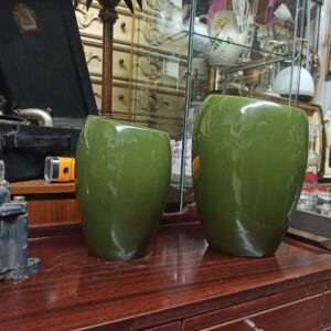 Διακοσμητικά πράσινα βάζα