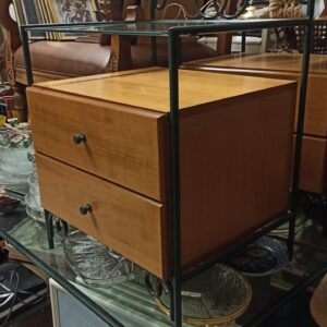 Ξύλινα κομοδίνα με σκαλιστό σίδερο και τζάμι Μ60χΠ40χΥ60εκ.