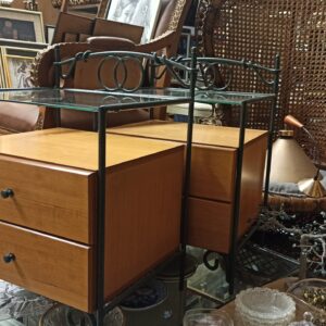 Alternative view of Ξύλινα κομοδίνα με σκαλιστό σίδερο και τζάμι Μ60χΠ40χΥ60εκ.