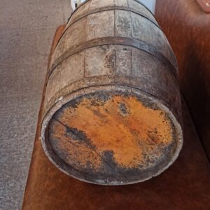Alternative view of Παλιό ξύλινο βαρελάκι Υ50χΜ35εκ