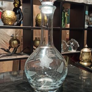 Alternative view of Διακοσμητικό γυάλινη καράφα με λευκά λουλούδια 1 τεμάχιο Υ30χΔ12εκ