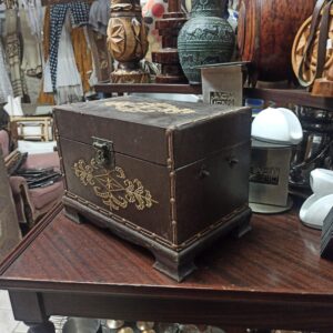 Μικρό ξύλινο σεντούκι με σχέδια 1 τμχ Μ30χΠ18χΥ22εκ