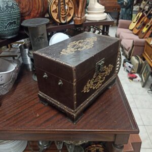 Alternative view of Μικρό ξύλινο σεντούκι με σχέδια 1 τμχ Μ30χΠ18χΥ22εκ