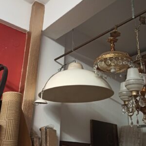 Μοντέρνο φωτιστικό stock από κατάστημα