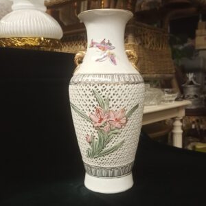 Βάζο διακοσμητικό από πορσελάνη